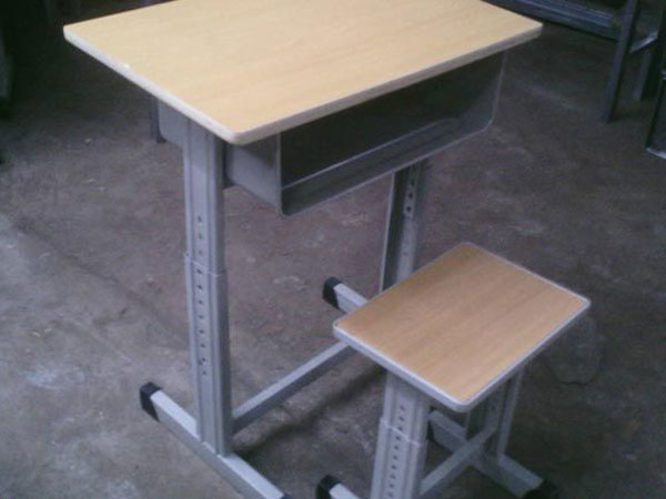 学校课桌课椅案例